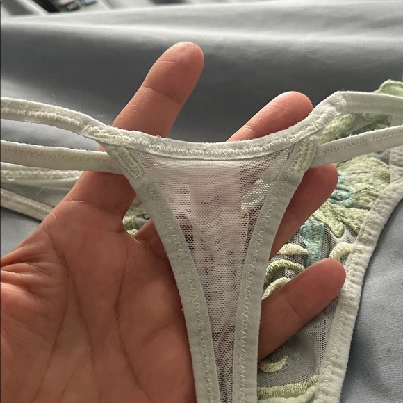 Victoria secret v string thong - Picture 8 of 9